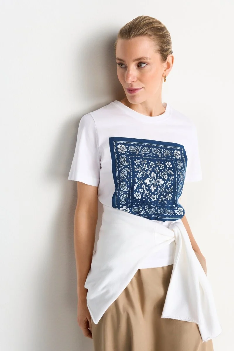 Rich & Royal Damen T-Shirt mit Bandana-Print in white