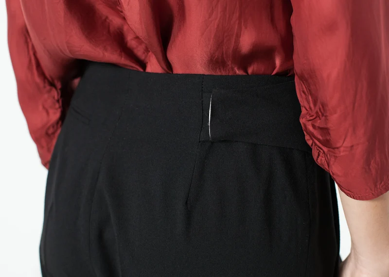 Pleated Waistband Trouser in Black