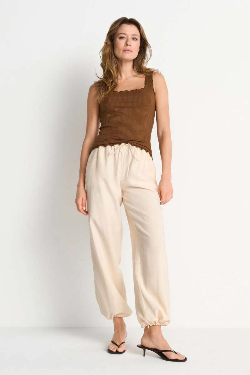 Rich & Royal O Frill Top in der Farbe coconut bark