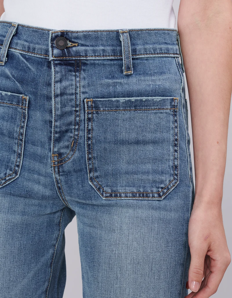 Flare-Leg Jeans Florence mit aufgesetzten Taschen
