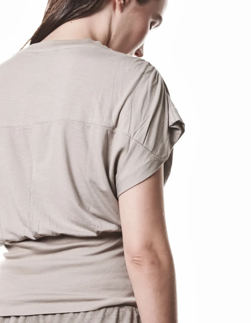T-Shirt mit Raffung an der Schulter