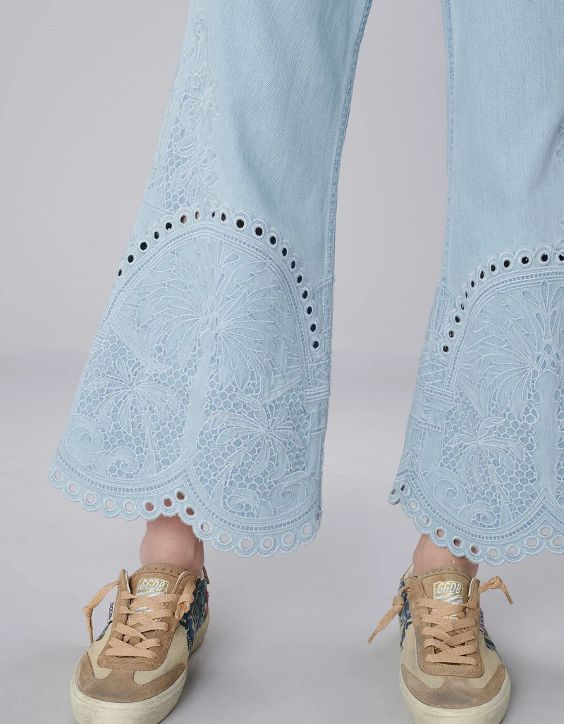 Flare-Leg Jeans Daylight mit Stickereien