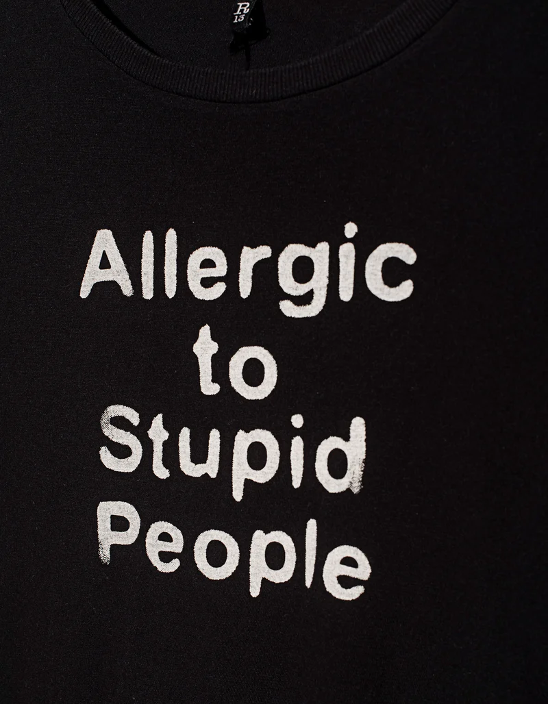 T-Shirt Allergic to Stupid mit Wording