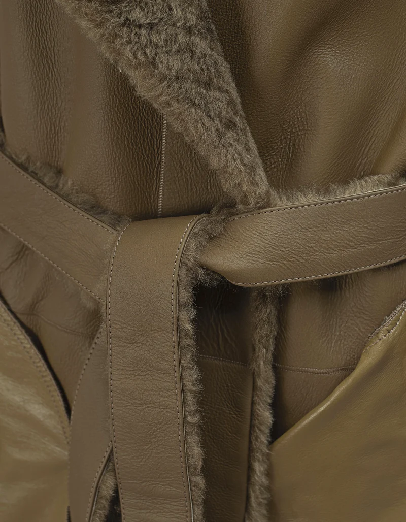 Doppelreihiger Lammleder-Shearling Wendemantel