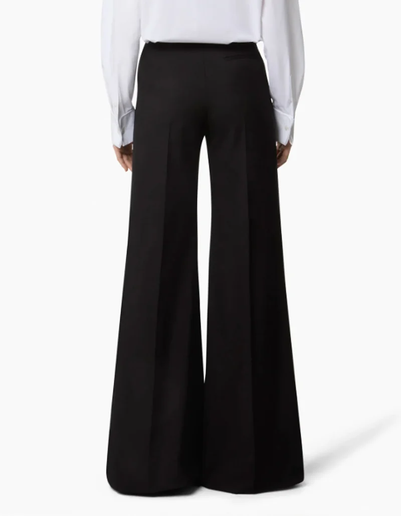 Ausgestellte Woll-Hose