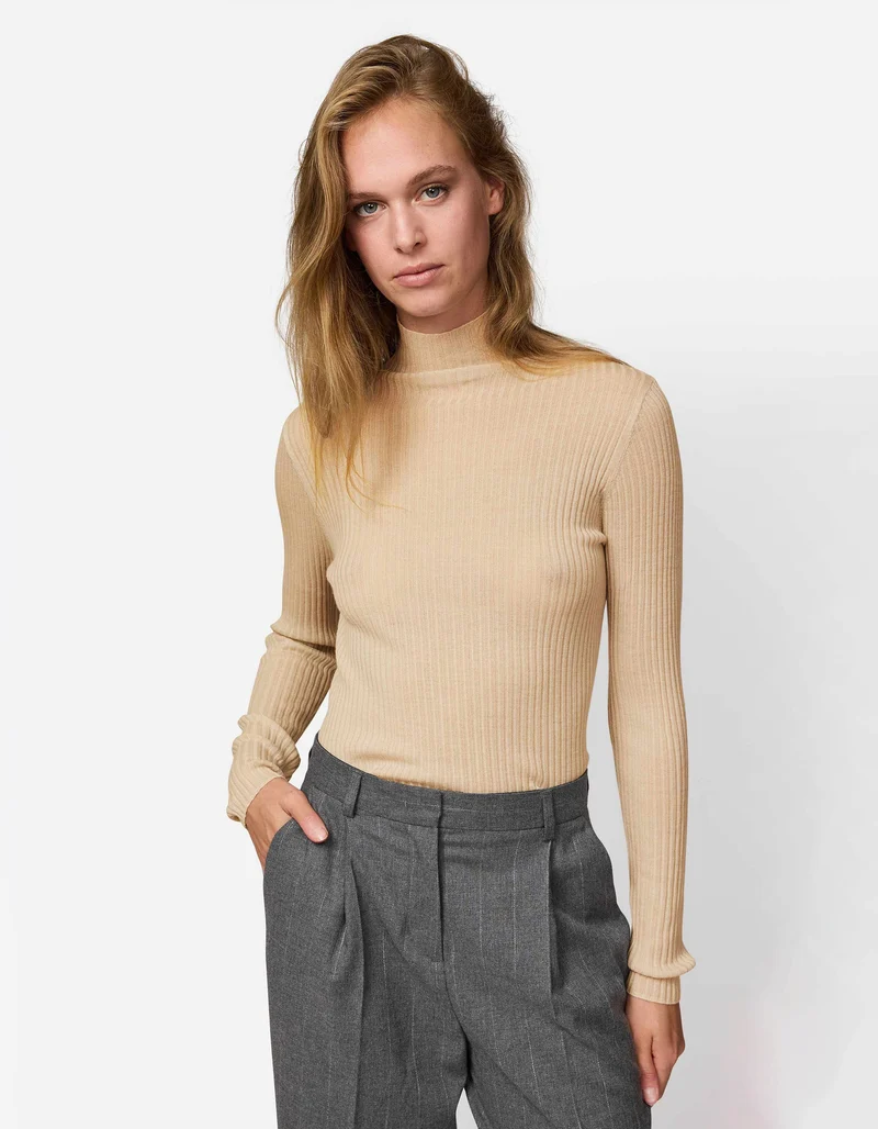 Gerippter Merinowoll-Pullover Balida mit Stehkragen