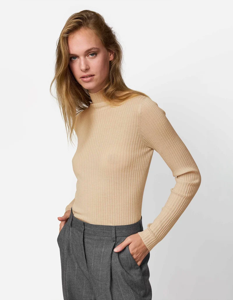 Gerippter Merinowoll-Pullover Balida mit Stehkragen