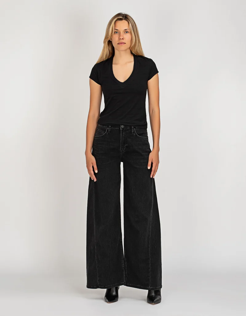 Wide-Leg Jeans
