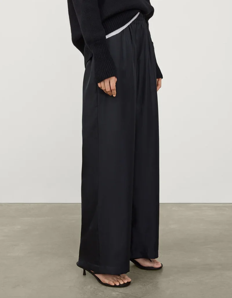 Wide-Leg Seiden-Hose