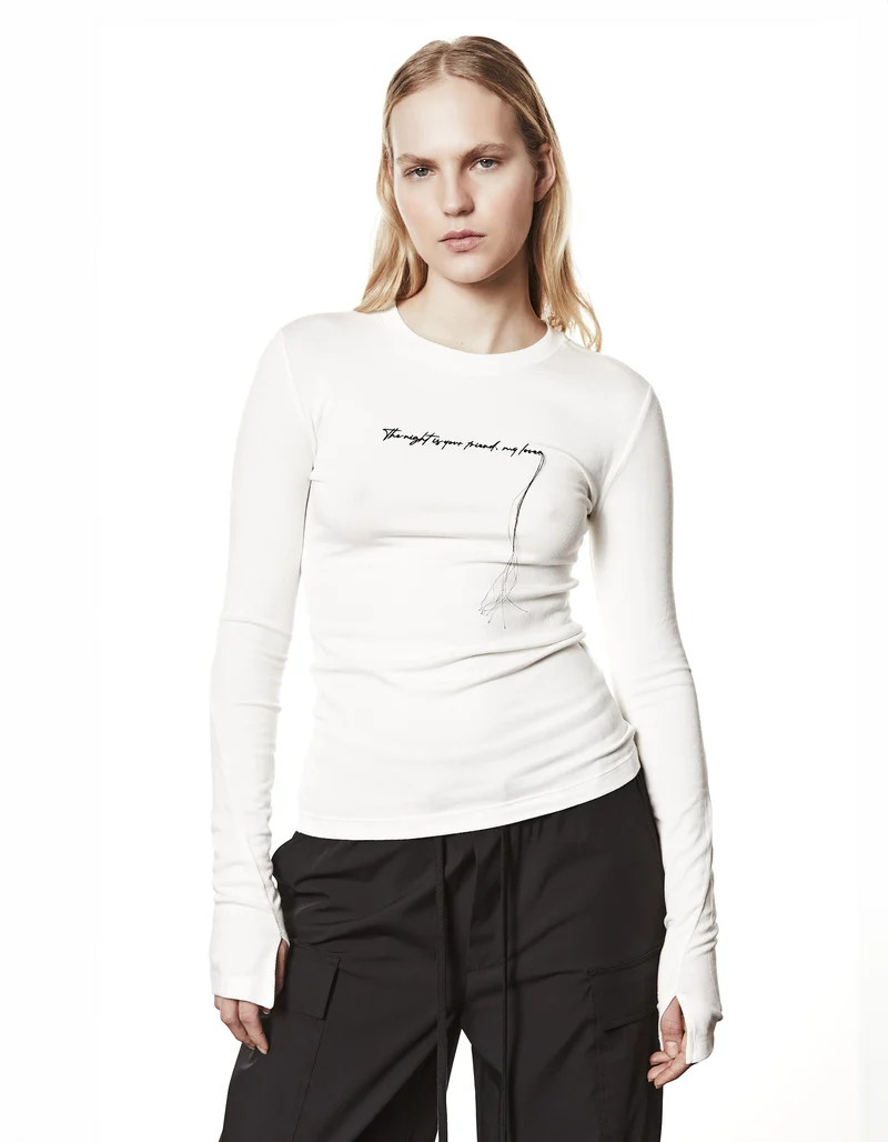 Longsleeve mit besticktem Wording und Faden-Detail