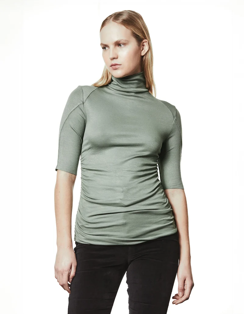 Slim-Fit Shirt mit Raffungen