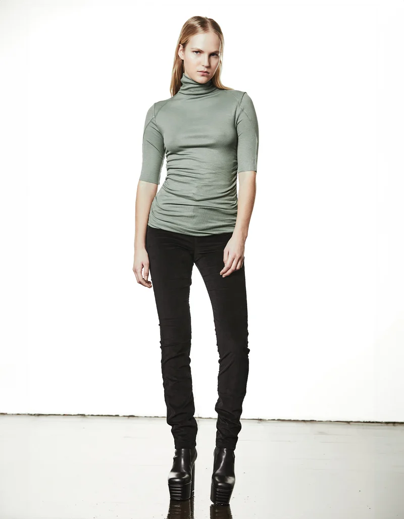 Slim-Fit Shirt mit Raffungen