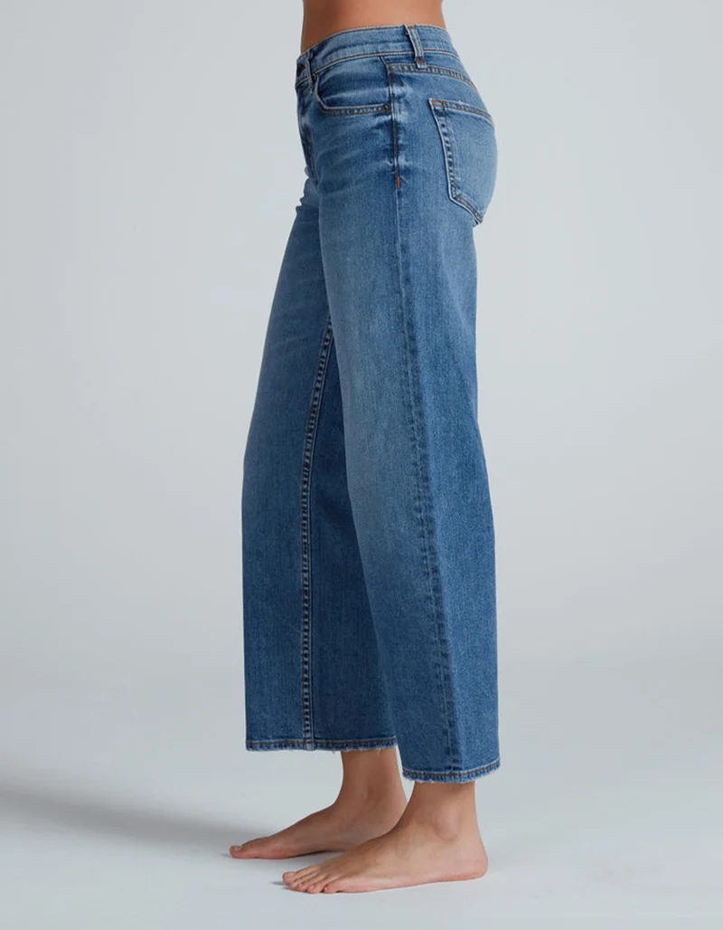 Mid-Rise Crop Wide Leg Jeans