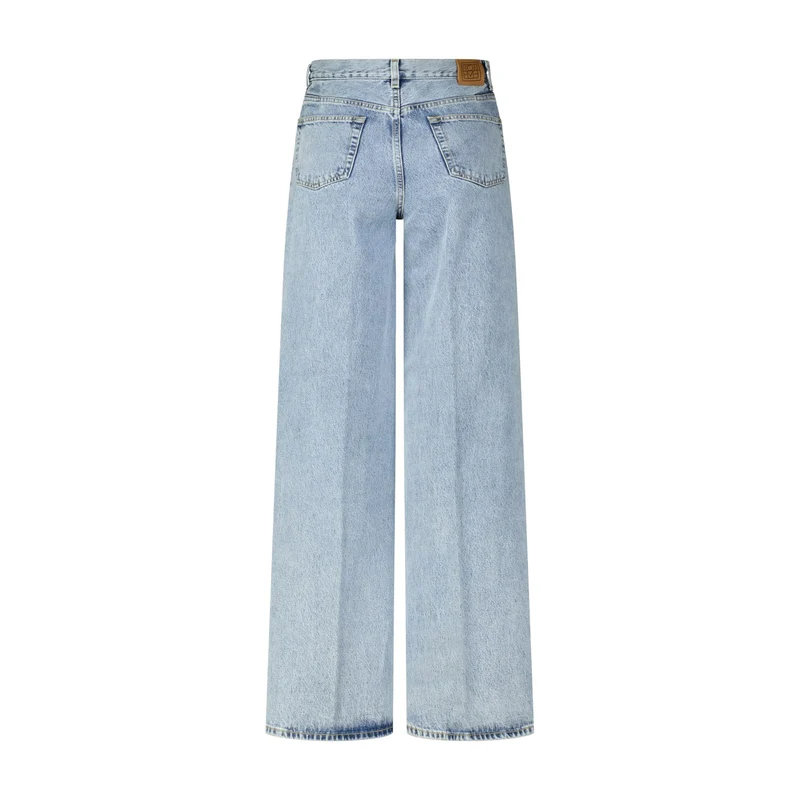 Wide-Leg Jeans