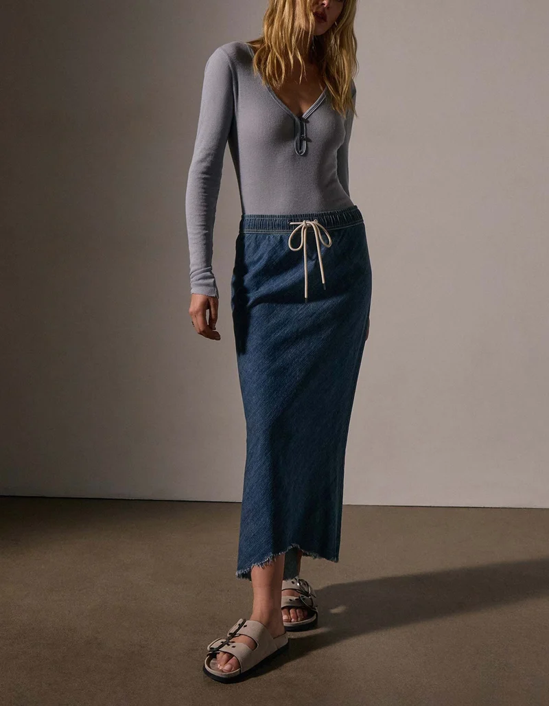 High-Low Jeans-Rock mit offenem Saum