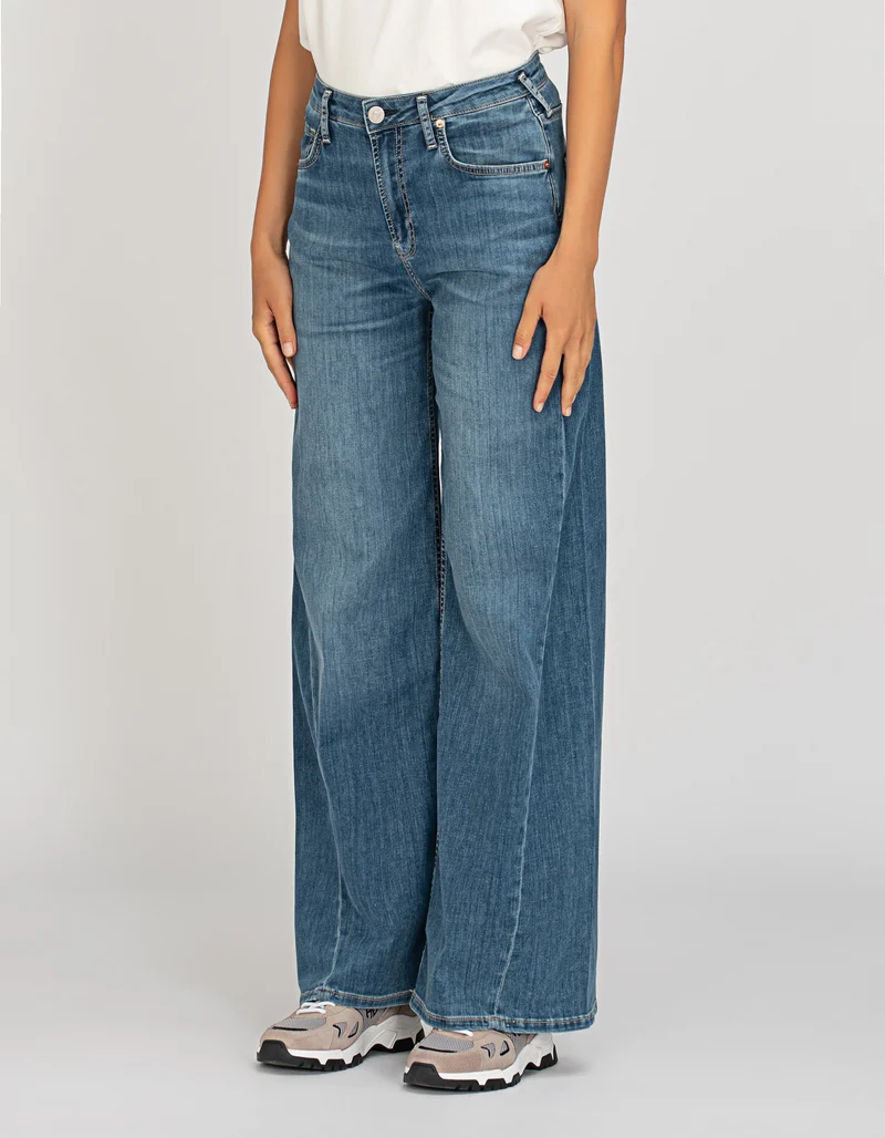 Wide-Leg Jeans