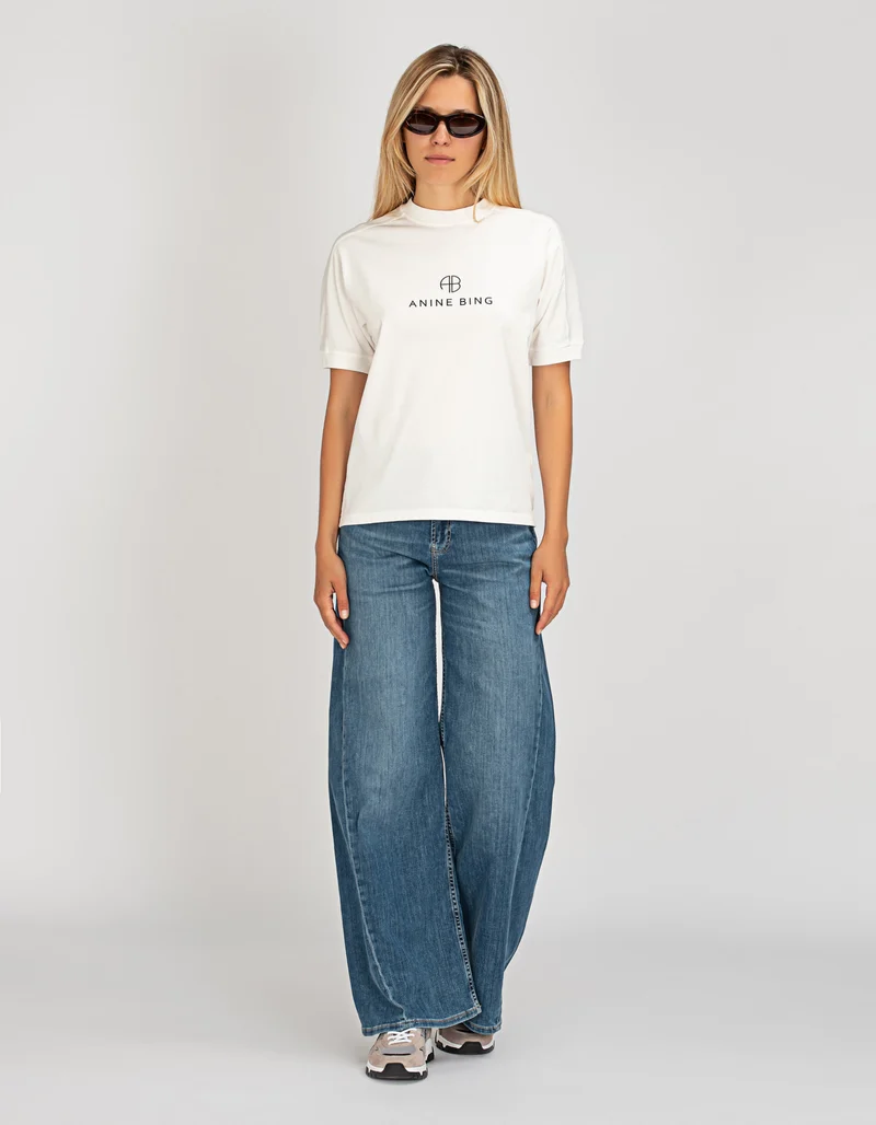 Wide-Leg Jeans