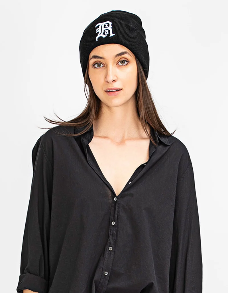Beanie mit Label Stickerei