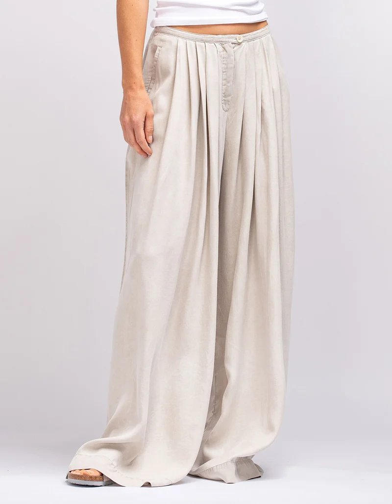 Wide-Leg Bundfaltenhose