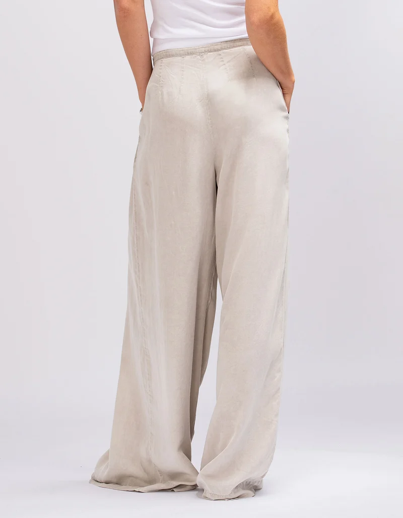 Wide-Leg Bundfaltenhose