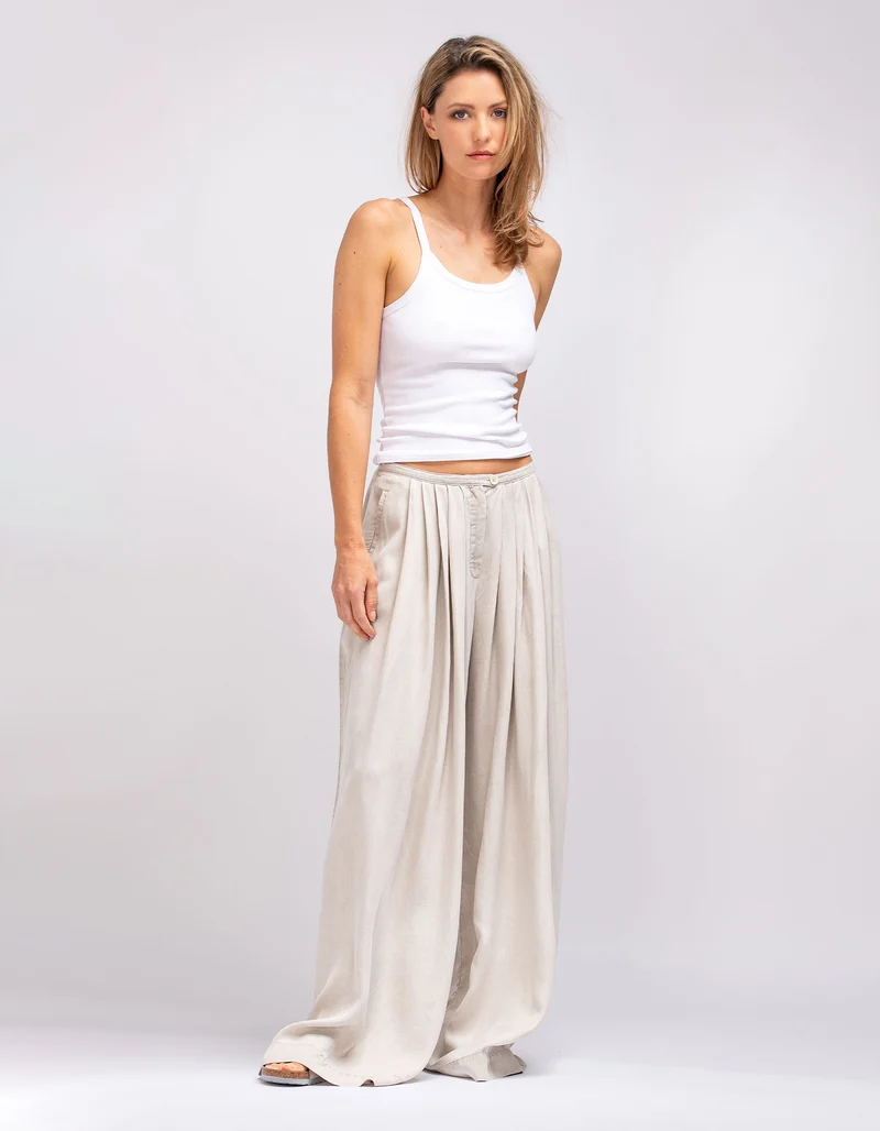 Wide-Leg Bundfaltenhose