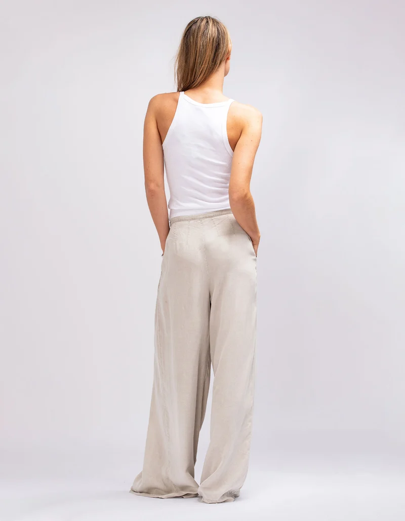 Wide-Leg Bundfaltenhose