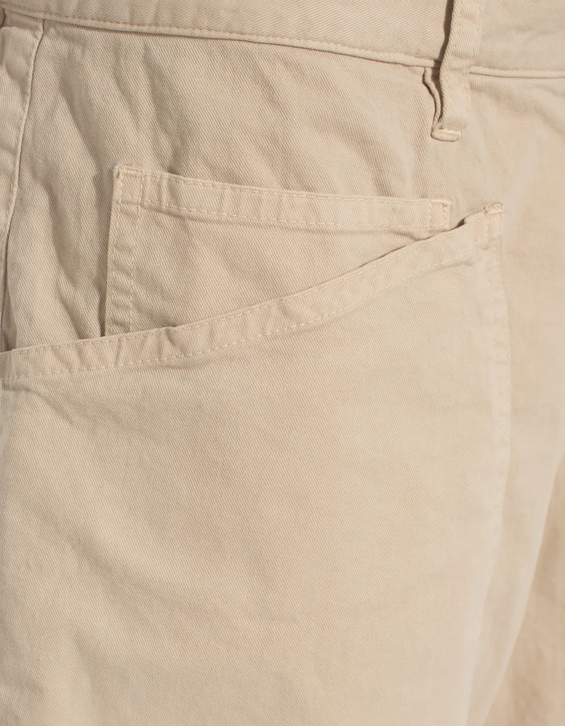 Hose Shon mit aufgesetzten Taschen