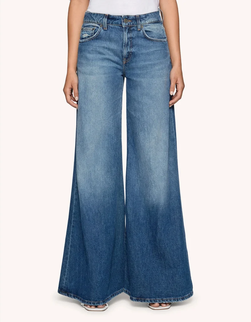Wide-Leg Jeans