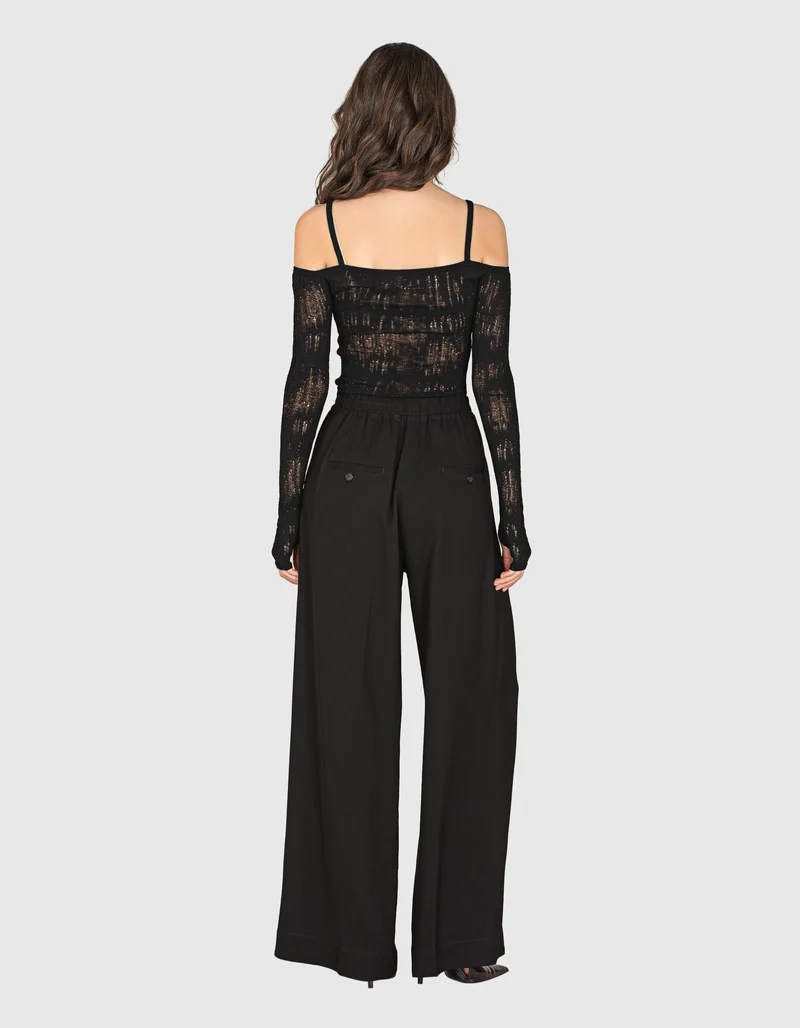Off-Shoulder Longsleeve