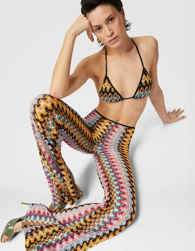 Ausgestellte Low-Waist Hose aus Lamé-Viskose-Spitze