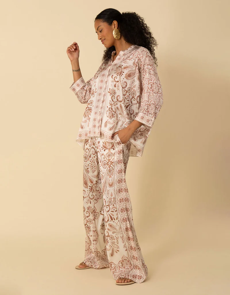 Gemusterte Wide-Leg Hose mit Seidenanteil