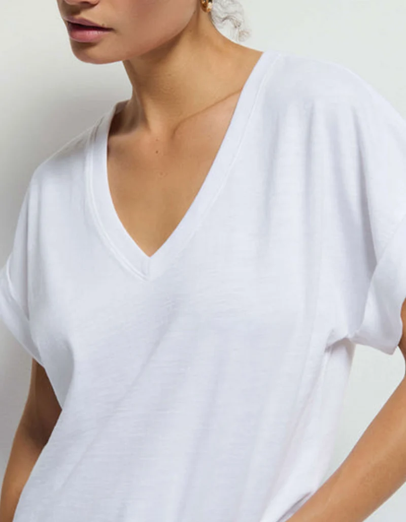 T-Shirt mit V-Ausschnitt