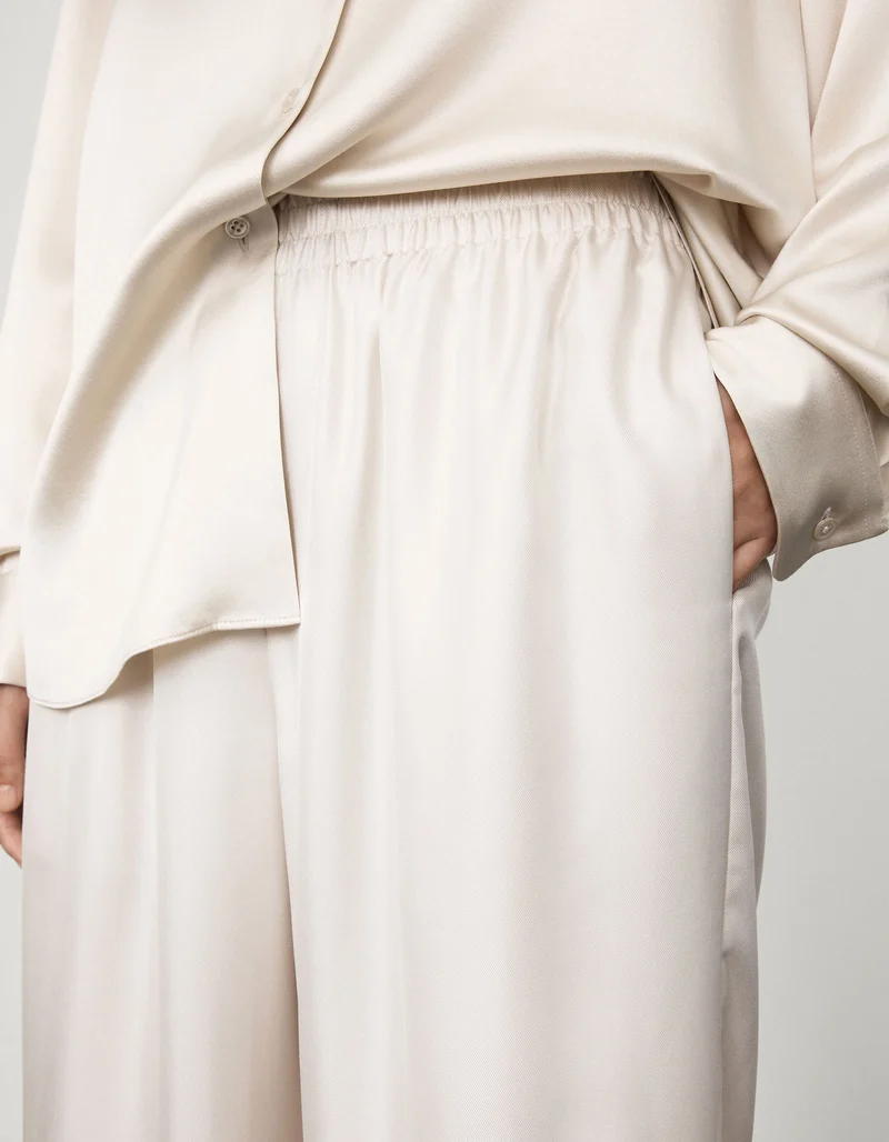 Wide-Leg Seiden-Hose