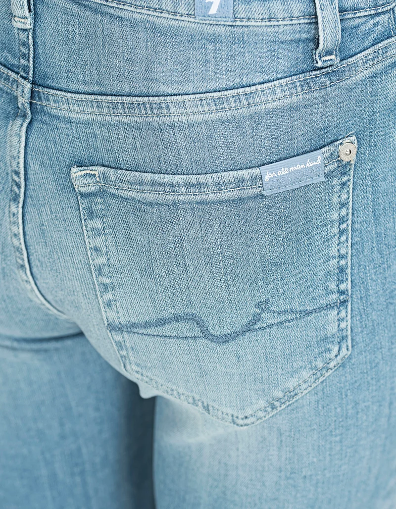 Washed-Out Skinny Jeans Bloom