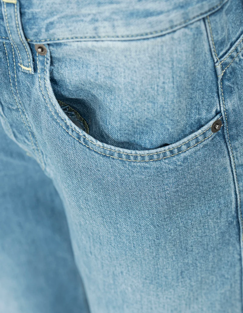 Wide-Leg Jeans