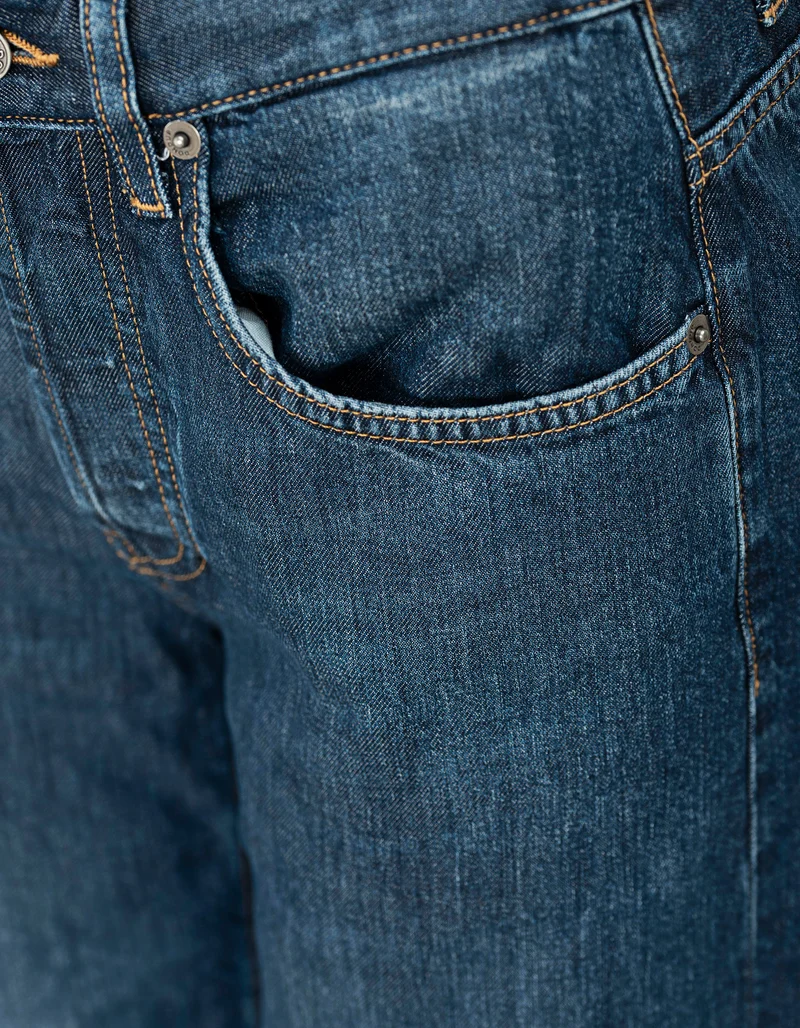 Wide-Leg Jeans