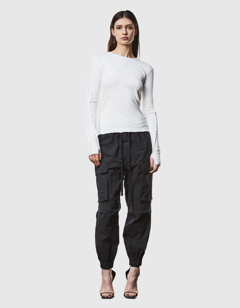 Geripptes Longsleeve mit Rundhalsausschnitt