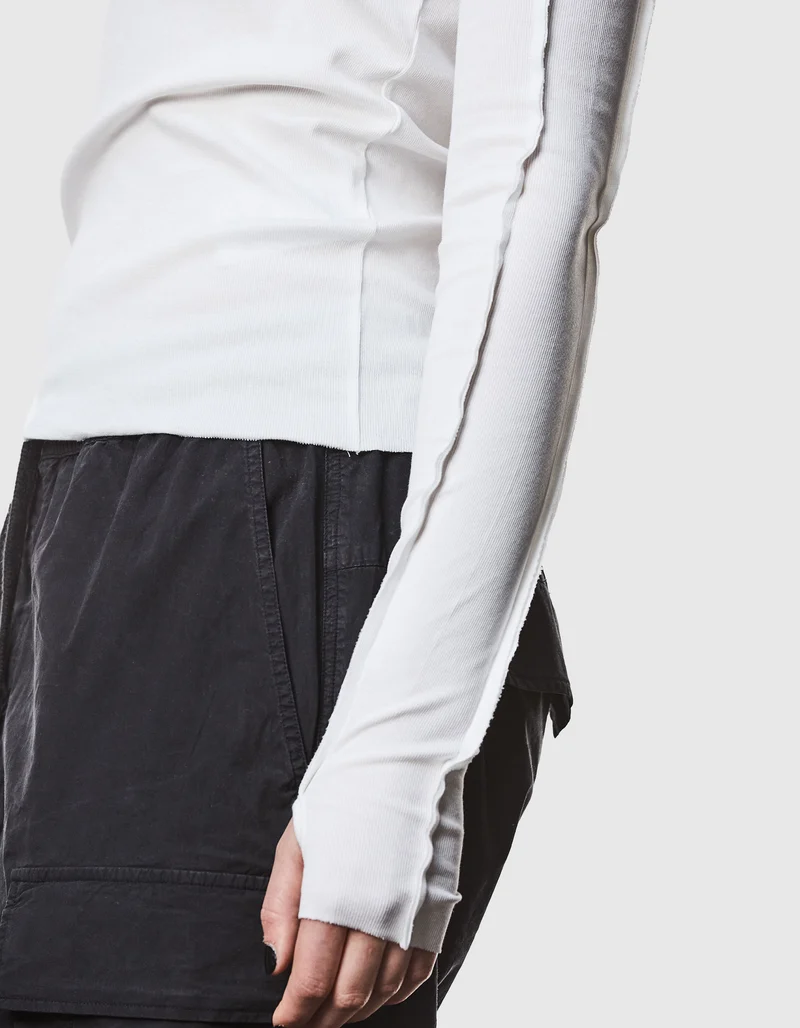 Geripptes Longsleeve mit Rundhalsausschnitt
