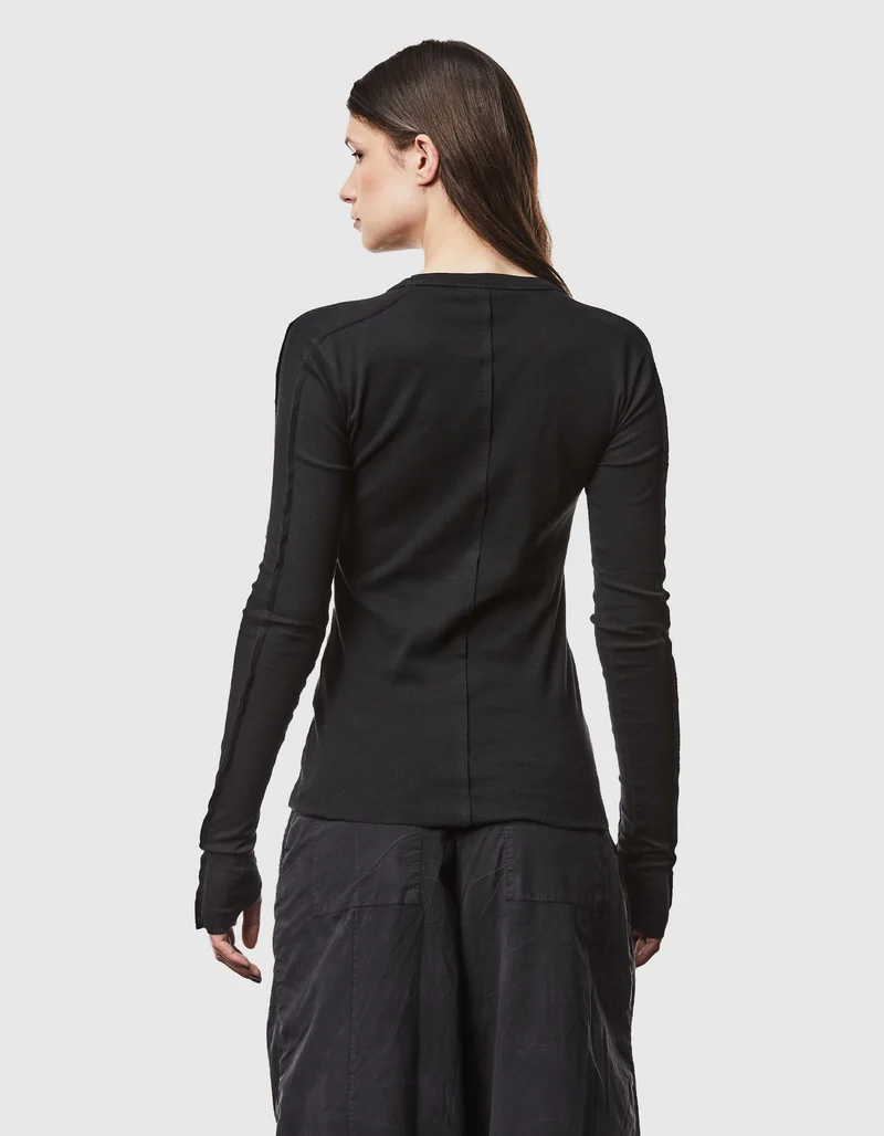 Geripptes Longsleeve mit Rundhalsausschnitt