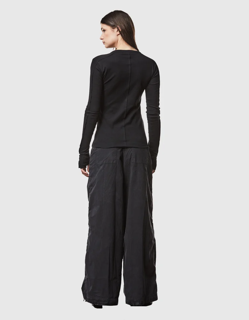 Geripptes Longsleeve mit Rundhalsausschnitt