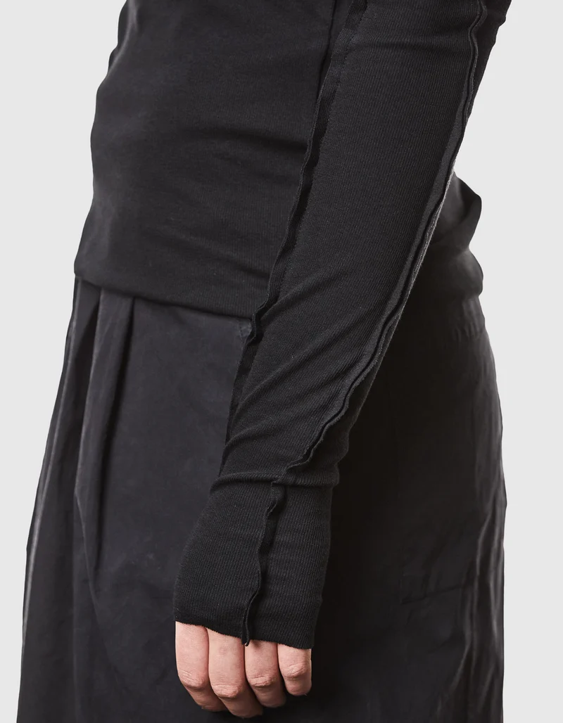 Geripptes Longsleeve mit Rundhalsausschnitt