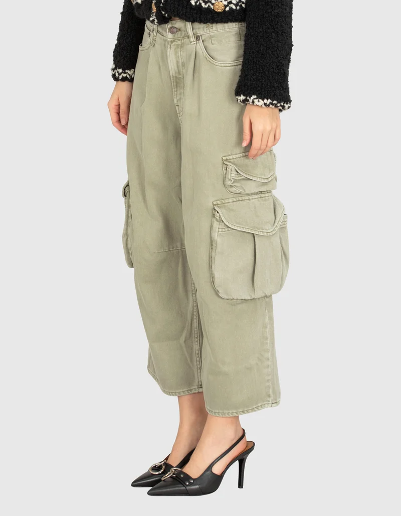 Cropped-Wide-Leg Cargo-Jeans