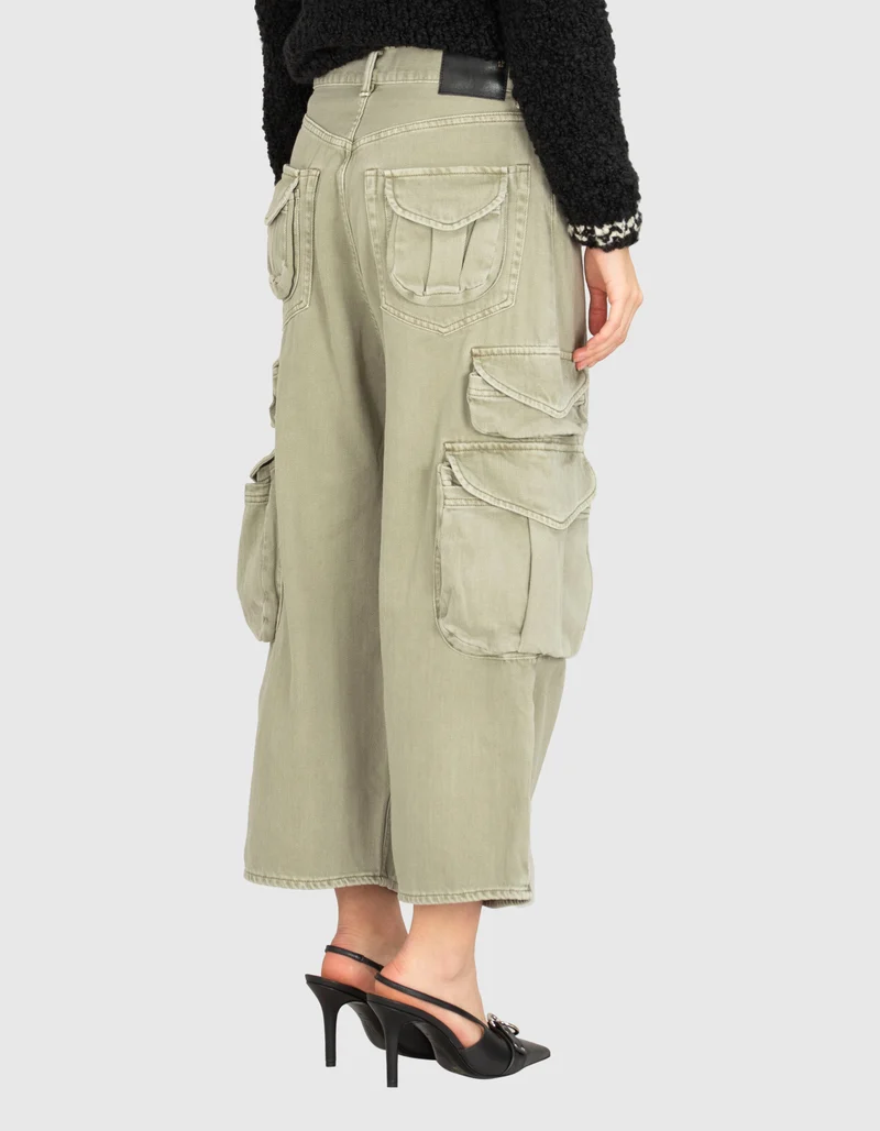 Cropped-Wide-Leg Cargo-Jeans