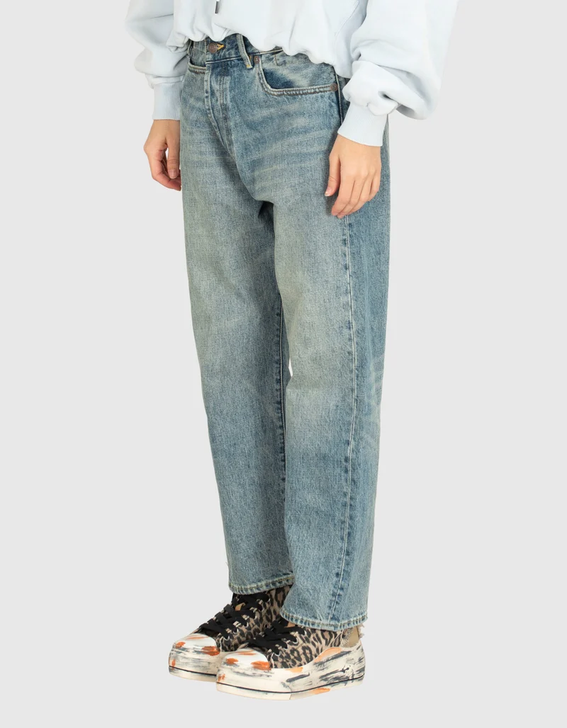 Boyfriend-Jeans mit asymmetrischem Bund