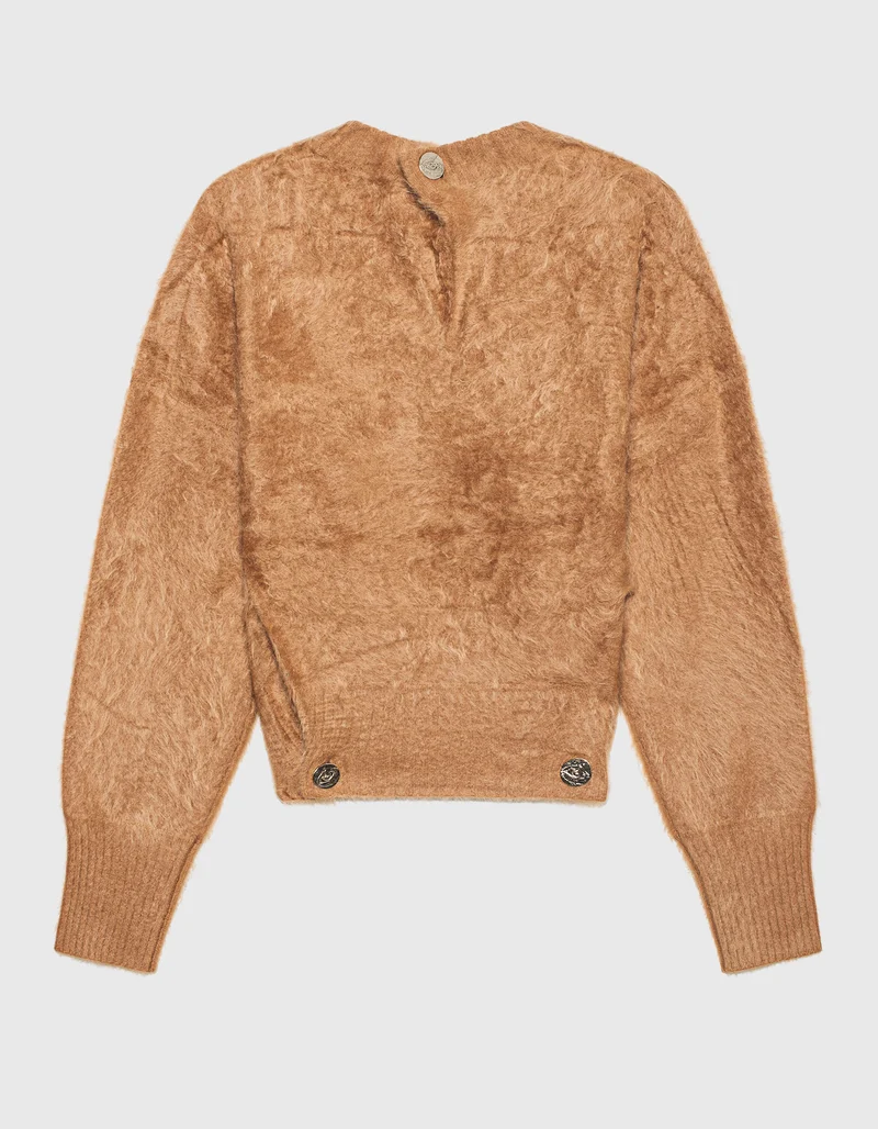 Fuzzy-Kaschmir-Pullover und dekorativen Knöpfen