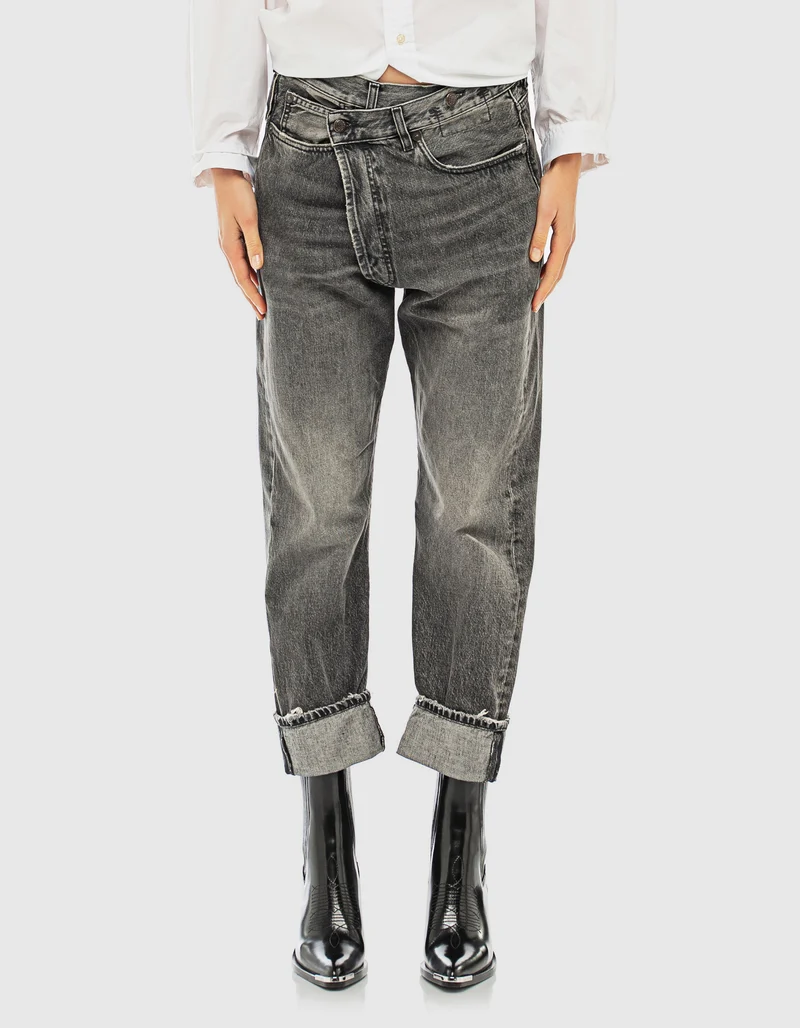 Boyfriend Jeans mit asymmetrischem Bund