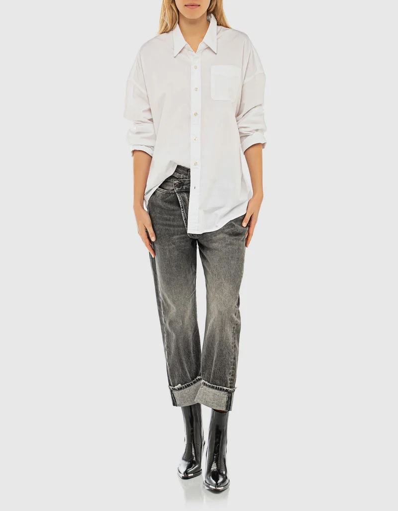 Boyfriend Jeans mit asymmetrischem Bund