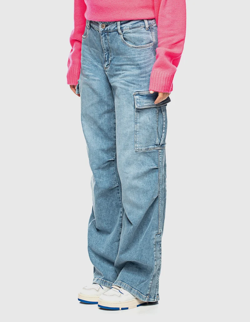 Cargo Wide-Leg Jeans