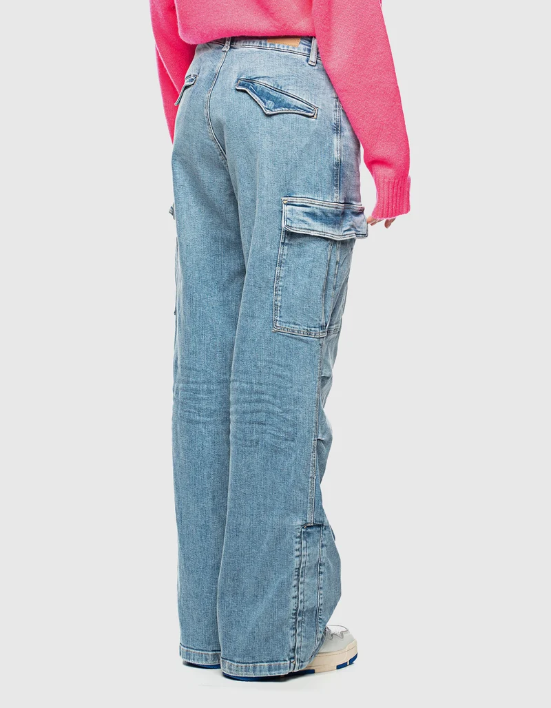 Cargo Wide-Leg Jeans