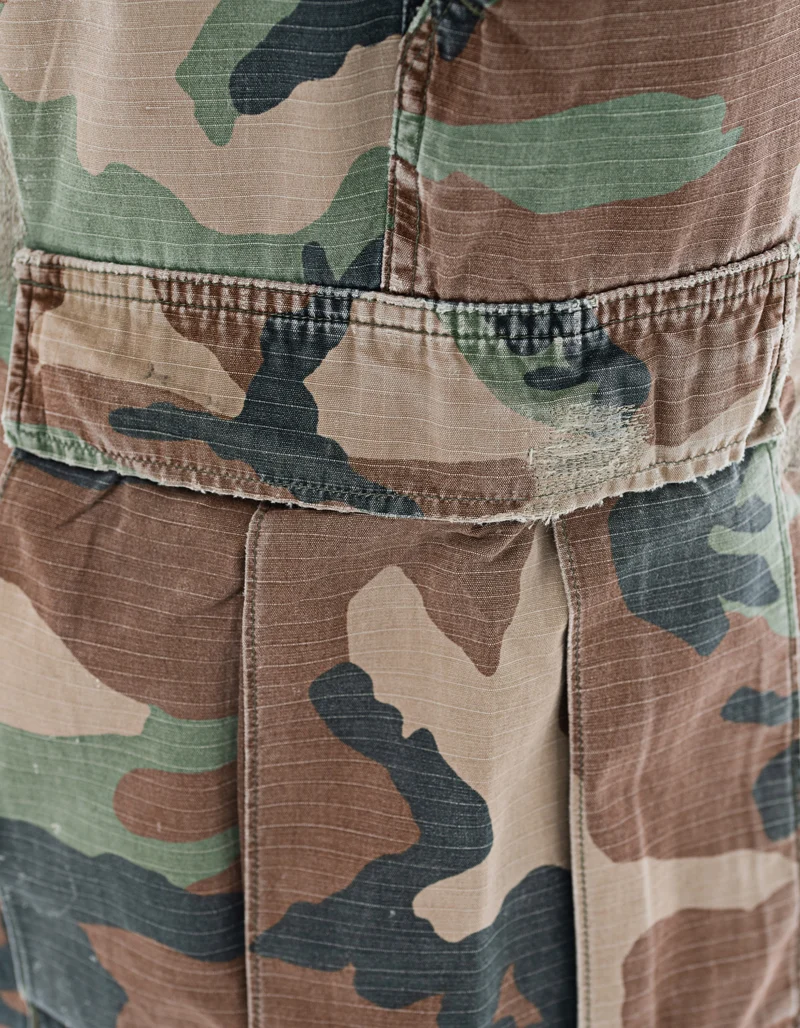 Cargo-Hose mit Camouflage-Musterung